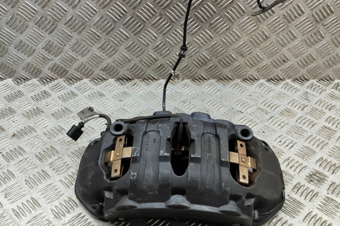 Etrier de fr&acirc;nă dreapta față AUDI E-TRON GT 2023 OEM: 4J3615106AP 31439181