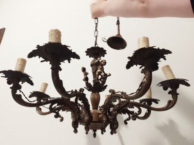 Minunat candelabru antic din bronz in stilul Baroc cu 8 brațe ,piesa deosebita h 80 cm cu lanț dar se mai poate scurta din zale ,50 cm in diametru foto
