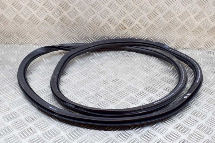 Garnitura ușă st&acirc;nga spate AUDI A4 8W2, B9 2022 OEM: 8W5833721B | 20440177