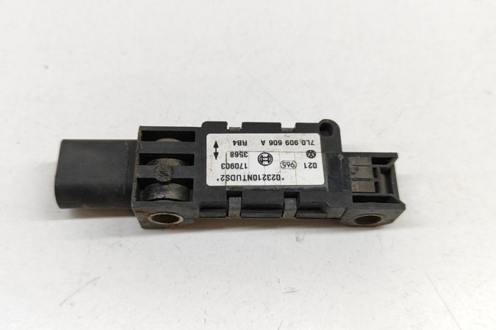 Senzor de impact dreapta față PORSCHE CAYENNE 9PA 2002 OEM: 7L0909606A,7L0.909.606.A 28148193