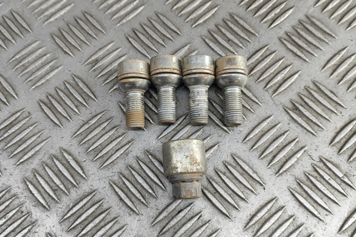 Set prezon antifurt AUDI A5 Avant 2024 OEM: 4F0698139C | 31881736