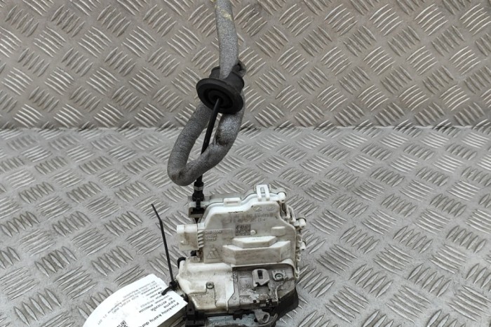 &Icirc;ncuietoare ușă st&acirc;nga față AUDI A3 8V1, 8VK 2016 OEM: 8X2837015B | 27502956