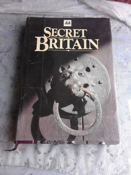 SECRET BRITAIN (CARTE IN LIMBA ENGLEZA)