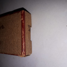 CY - Cutie cutiuta veche pentru bijuterie / carton acoperit cu hartie creponata