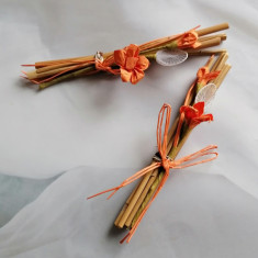 Marturii nunta - bete bambus si flori uscate (portocaliu)