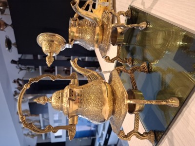 Ceainicuri din bronz gravate. foto