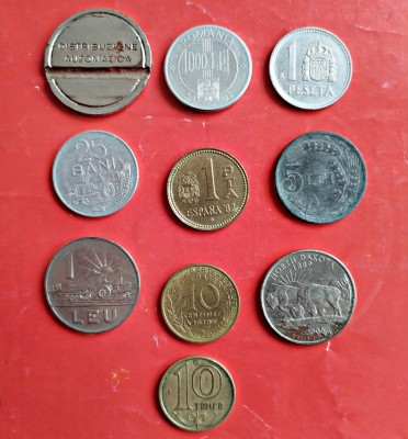 Lot 10 monede straine, romanesti și jetoane, circulate conform foto L15 Tenghe Kazakstan 1000 lei Romania 1 peseta 1988 Spania 10 centimes 1979 Franta foto