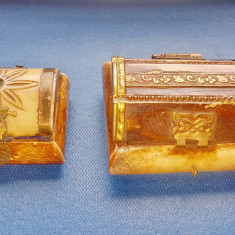 384-2 Casete mici bijuterii vechi manual executate din os masiv si alama.