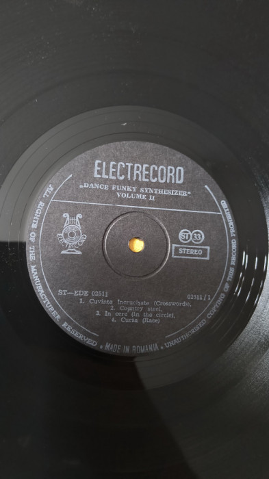 DISC / VINIL ADRIAN ENESCU FUNKY SYNTHESIZER / VINILUL ESTE IMPECABIL VEZI FOTO