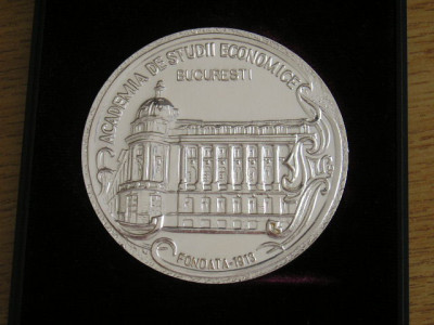 QW2 39 - Medalie - tematica invatamant - Academia de studii economice - ASE foto