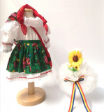 Cumpara ieftin Set Botez Traditional , Costum Traditional Fetite Verde- 2 piese costumas si lumanare lucrata manual