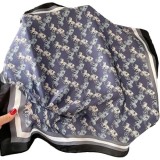 Esarfa satin albastru cu imprimeu caleasca si dungi elegante