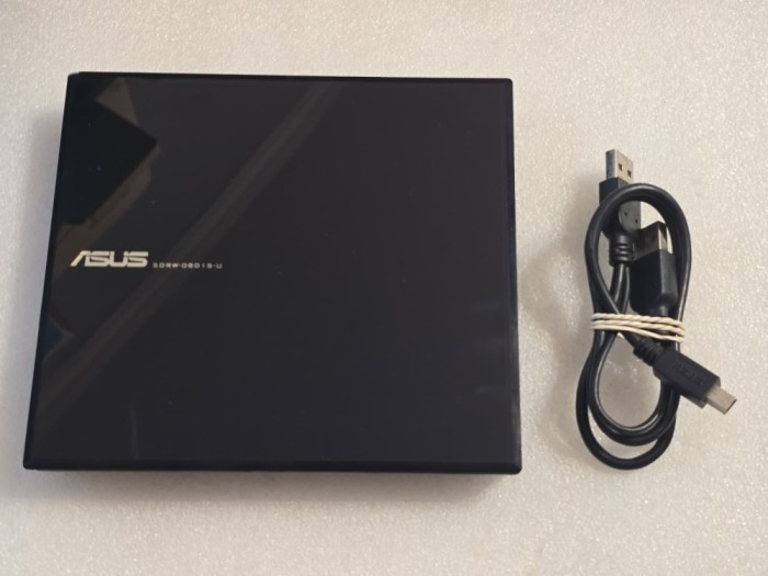 DVD-RW extern ASUS SDRW-08D1S-U,USB 2.0 Slim Drive, negru - poze reale