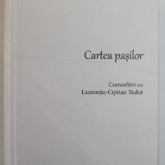 CARTEA PASILOR , CONVORBIRI CU LAURENTIU - CIPRIAN TUDOR de LILIANA URSU , 2023