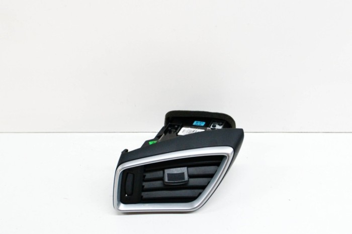Gura de ventilație planșa de bord NISSAN QASHQAI II J11, J11_ 2017 OEM: 68761-4EA0A,3049-0001,68761-HV50A 14548562