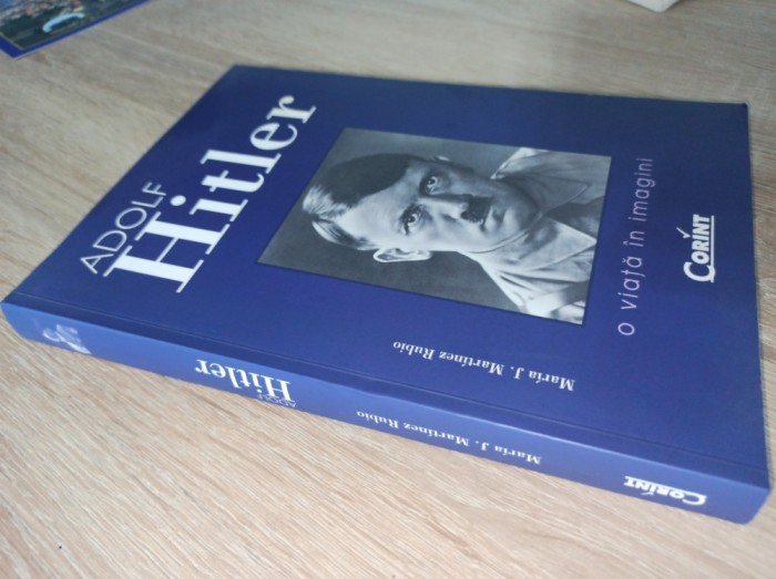 Maria J. Martinez Rubio - Adolf Hitler. O viata in imagini *** ED.CORINT * 2012