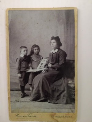 Foto carton CDV veche, Hess si Tarsa, Timișoara / Temesvar, mamă cu copii, carte foto