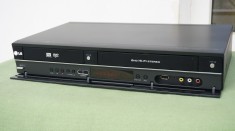 DVD recorder combo cu VHS marca LG model RCT689 Stereo Hi-Fi
