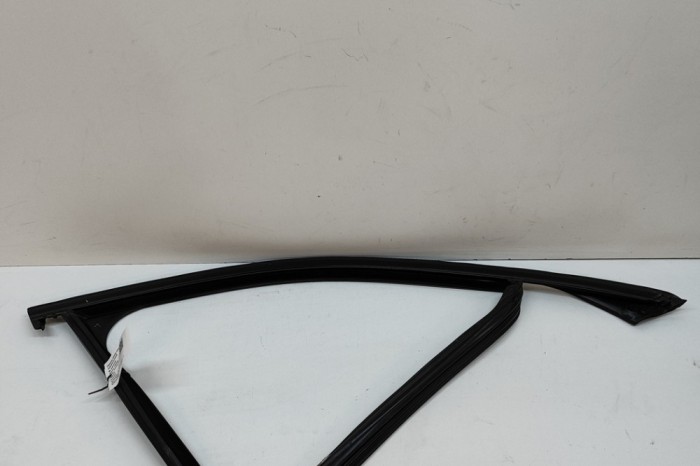 Bandou superior ușă dreapta față BMW X2 F39 2023 OEM: 7420808 30744130