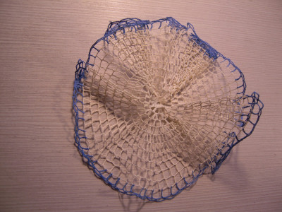 Macrame (mileu) cu margine dantelata albastra (3) cu diametru de 21 cm foto