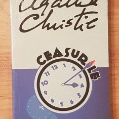 Ceasurile de Agatha Christie