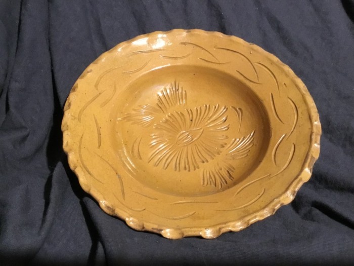 Arta / Traditie - Farfurie cu flori realizata in Transilvania model deosebit !