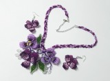 Set bijuterii Panselute mov, colier, cercei, handmade margele unicat