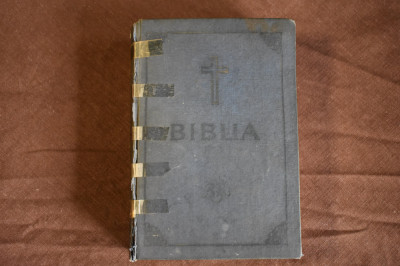 Biblia tiparita sub indrumarea Patriarhului Justinian editia 1975 foto