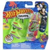 Set mini placa skateboard cu pantofi, Hot Wheels, Ramen Raptor, HVJ92