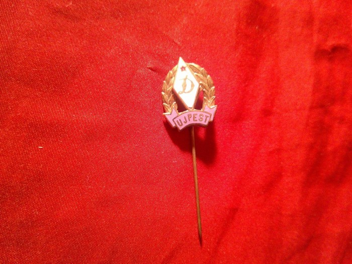 Insigna veche Fotbal Ungaria D Ujpest , metal si email , h= 2cm