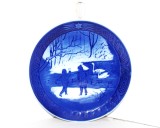 Cumpara ieftin Farfurie de perete din porțelan, basorelief, colecție Christmas Plate - 1987 - design Svend Vestergaard, marcaj Royal Copenhagen Danemarca