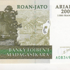 bnk bn Madagascar 200 ariary - 1000 franci 2004 unc