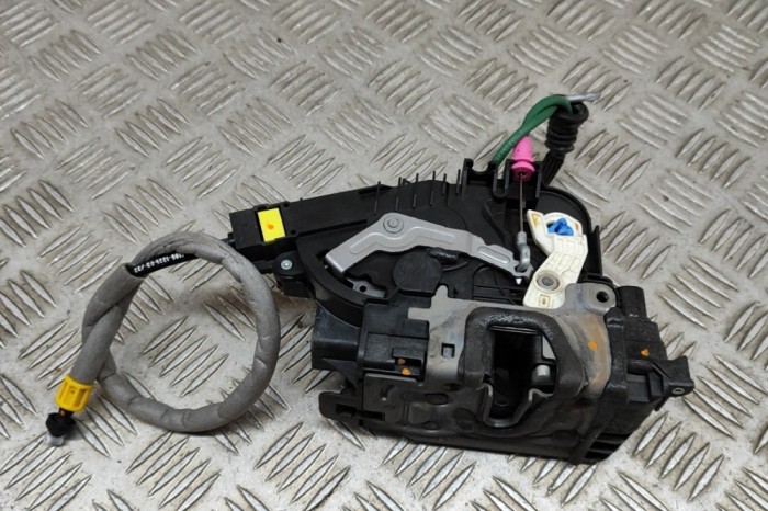 &Icirc;ncuietoare ușă dreapta față MERCEDES-BENZ E W213 2022 OEM: A2220063999,A0997206801 22322910