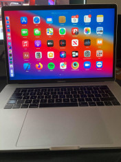 Macbook pro 2017 i7 2,9 ghz 16gb ram ssd 512 radeon pro560 651 cicluri foto