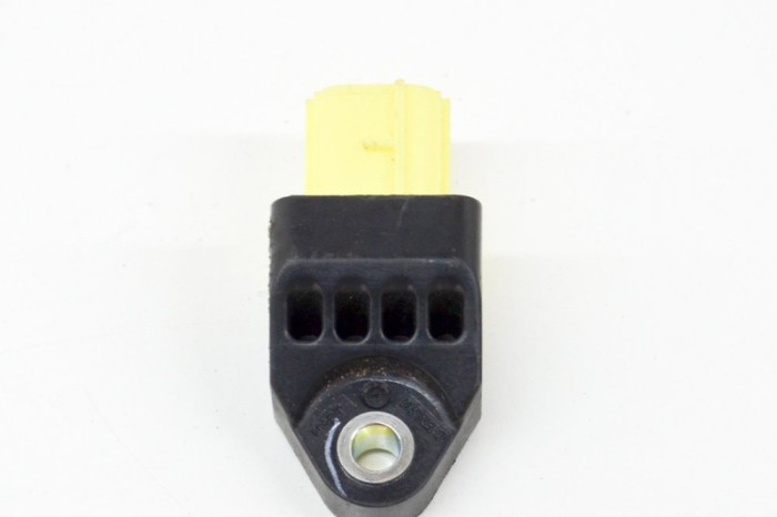 Senzor de impact st&acirc;nga spate TOYOTA AURIS _E15_ 2010 OEM: 89831-75020 14481663