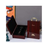 Cumpara ieftin Set Cadou de Lux: Cutie pentru Două Sticle de Vin cu Accesorii Incluse