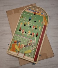 JOC VECHI ROMANESC FOTBAL - PINBALL + CUTIE - DIMENSIUNE MARE - COMUNIST - COLECTIE - JUCARIE VECHE
