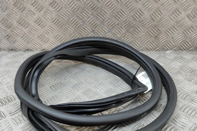 Garnitura ușă dreapta spate KIA STONIC YB 2023 OEM: 83120-H8400 | 22966799 foto