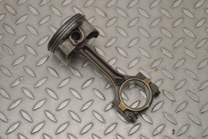 Piston OPEL VECTRA C 2002 OEM: 674 20510294
