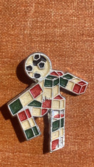 ITALIA &amp;#039;90 CAMPIONATUL MONDIAL DE FOTBAL/ INSIGNA ALUMINIU / PRET foto