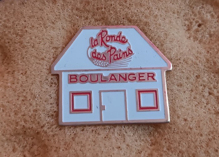 QW9 N5 55 - insigna - tematica reclama - brutaria La Rondes de Pains