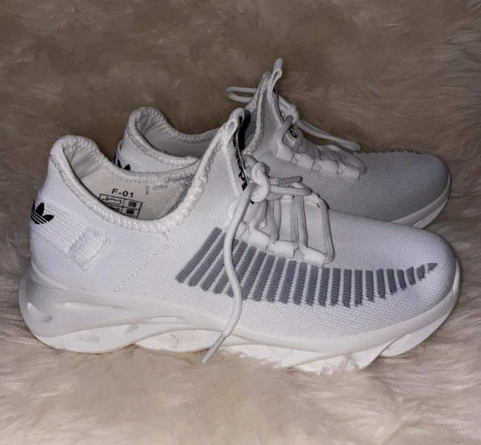 Pantofi sport Adidas dama albi noi din panza usori talpa moale 37
