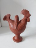 Vas ceramic lut ars in forma de cocos, pentru apa sau vin, neglazurat cu decor texturat