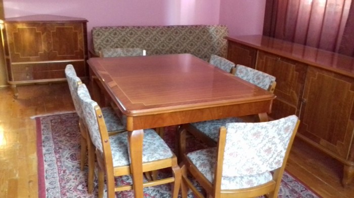 Mobila De Sufragerie Din Lemn Cu Furnir De Nuc Incl Canapea