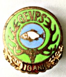 INSIGNA GEVPS 10 ANI PESTE ALB PE FOND ALBASTRU DESCHIS AGVPS VANATOARE PESCUIT, Romania de la 1950