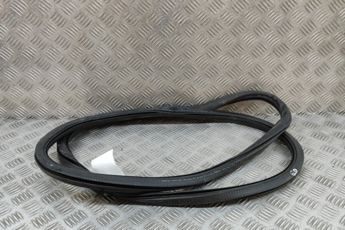 Garnitura ușă dreapta spate PORSCHE PANAMERA 971 2018 OEM: 971833722 | 30620069
