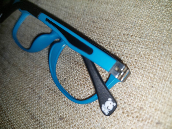 Rama ochelari pentru copii,cauciucate-nu este dura-stare f.buna,rama albas/negru