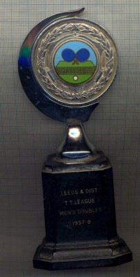 05 TROFEU SPORTIV -TENIS DE MASA -MAREA BRITANIE -LEEDS&amp;amp;DIST T.T. LEAGUE 1957-8 foto