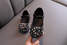 Pantofi negri cu perlute albe si strasuri (Marime Disponibila: Marimea 22) foto