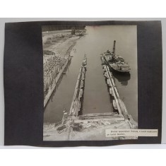 PORTUL MINERALIER TULCEA , FOTOGRAFIE MONOCROMA, PE HARTIE LUCIOASA , LIPITA PE CARTON , ANII &#039;70 - &#039;80